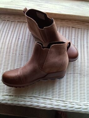 Sorel  Evie  Leather Ankle Booties, Size 10